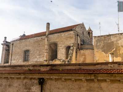 Da questo vano, affacciandoci alla finestra, possiamo godere di una vista inedita della vicina chiesa del Ges� 